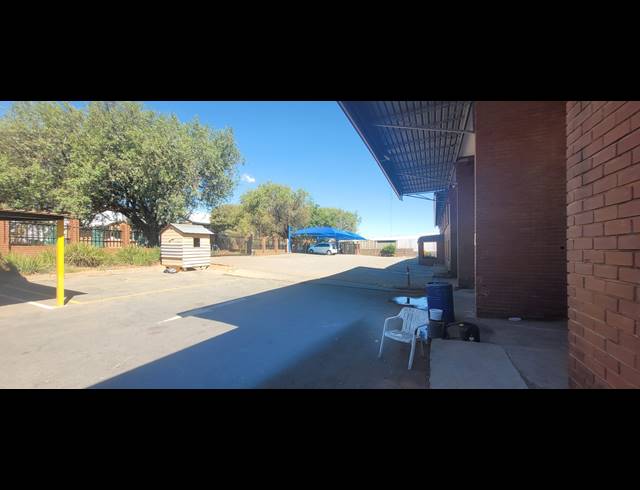 4,550M² WAREHOUSE TO LET IN ROBERTVILLE